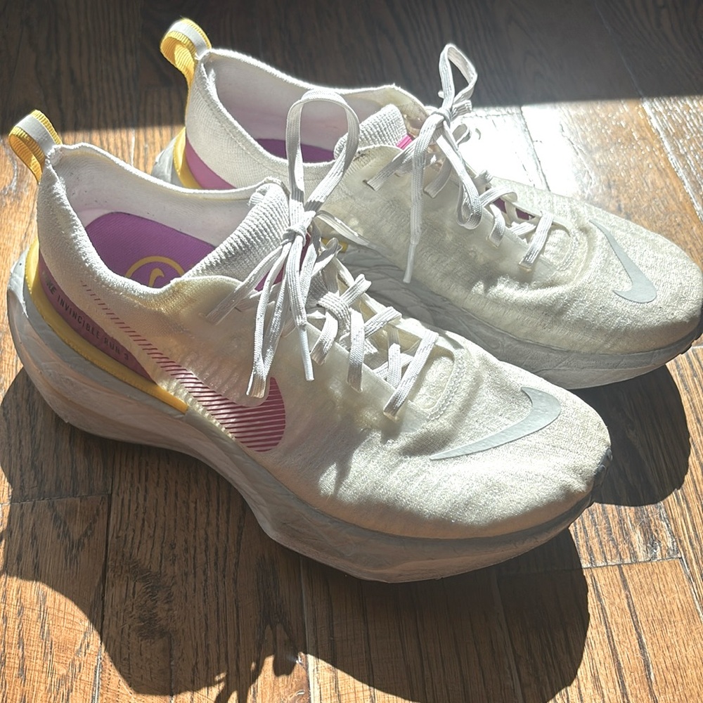 NIKE Invincible Run 3 running sneakers